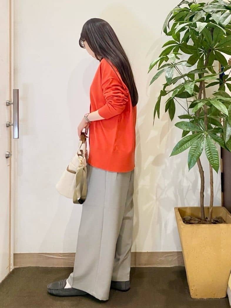 AYUMIさんの「SHOO･LA･RUE｜【洗える】もちもち ミドル丈ニットカーディガン」を使ったコーディネート