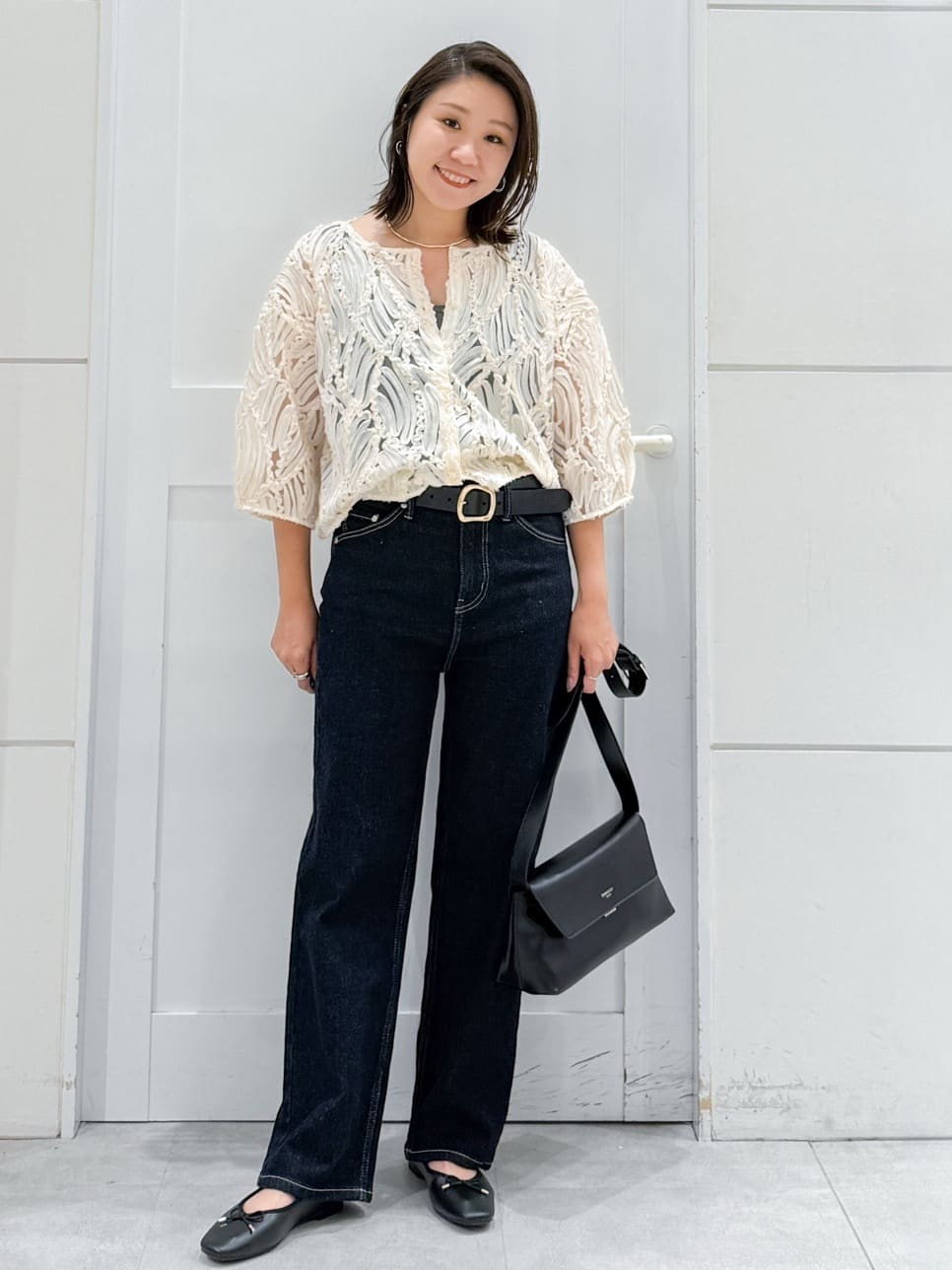 yuka.aさんの「OPAQUE.CLIP｜シアー刺繍レース前開きブラウス【洗濯機洗い可】」を使ったコーディネート