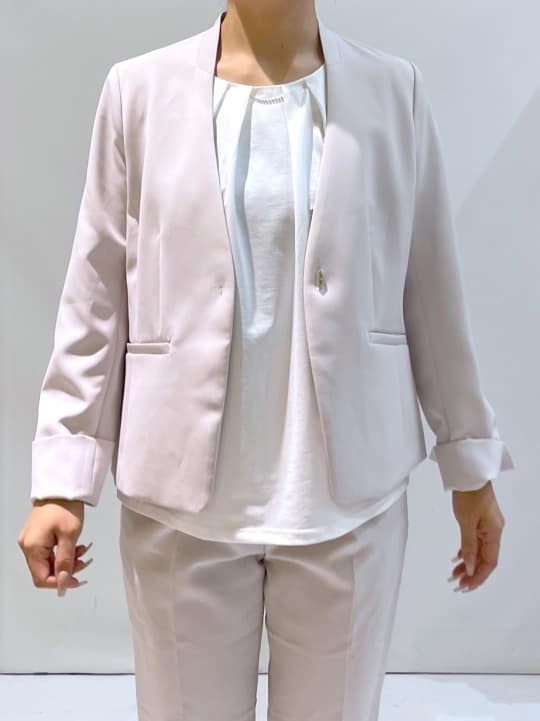manaさんの「OPAQUE.CLIP｜ストレッチノーカラージャケット／セットアップ対応【洗濯機洗い可／イージーアイロン／防シワ】」を使ったコーディネート