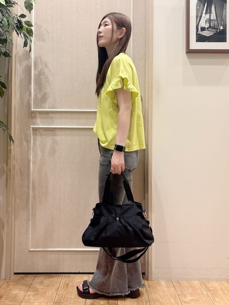 みぞさんさんの「SHOO･LA･RUE｜【S-LL/汗ジミ軽減/ひんやり/UVカット】フリルTシャツ」を使ったコーディネート