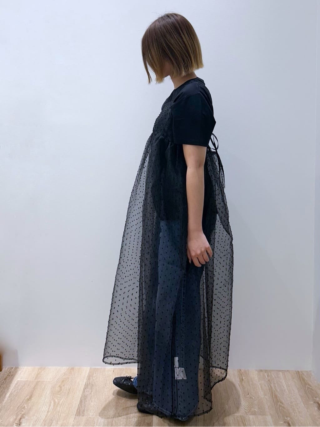 suzukaさんの「OPAQUE.CLIP｜メタリック刺繍ロゴTシャツ【接触冷感／洗濯機洗い可】」を使ったコーディネート