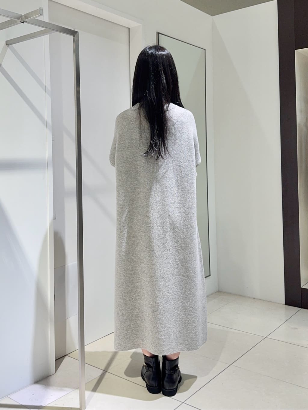 kaoruさんの「UNTITLED｜【ロング丈/ゆったりシルエット】テントライン ニットワンピース」を使ったコーディネート