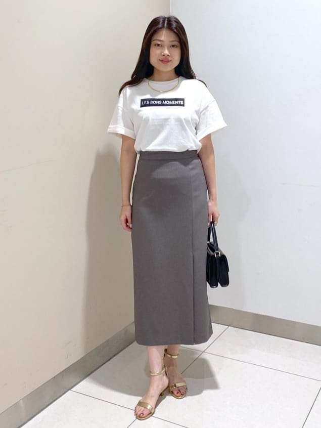 kanaさんの「UNTITLED｜【コットン100/ゆったり/ショート丈/洗える】ベロアロゴTシャツ」を使ったコーディネート