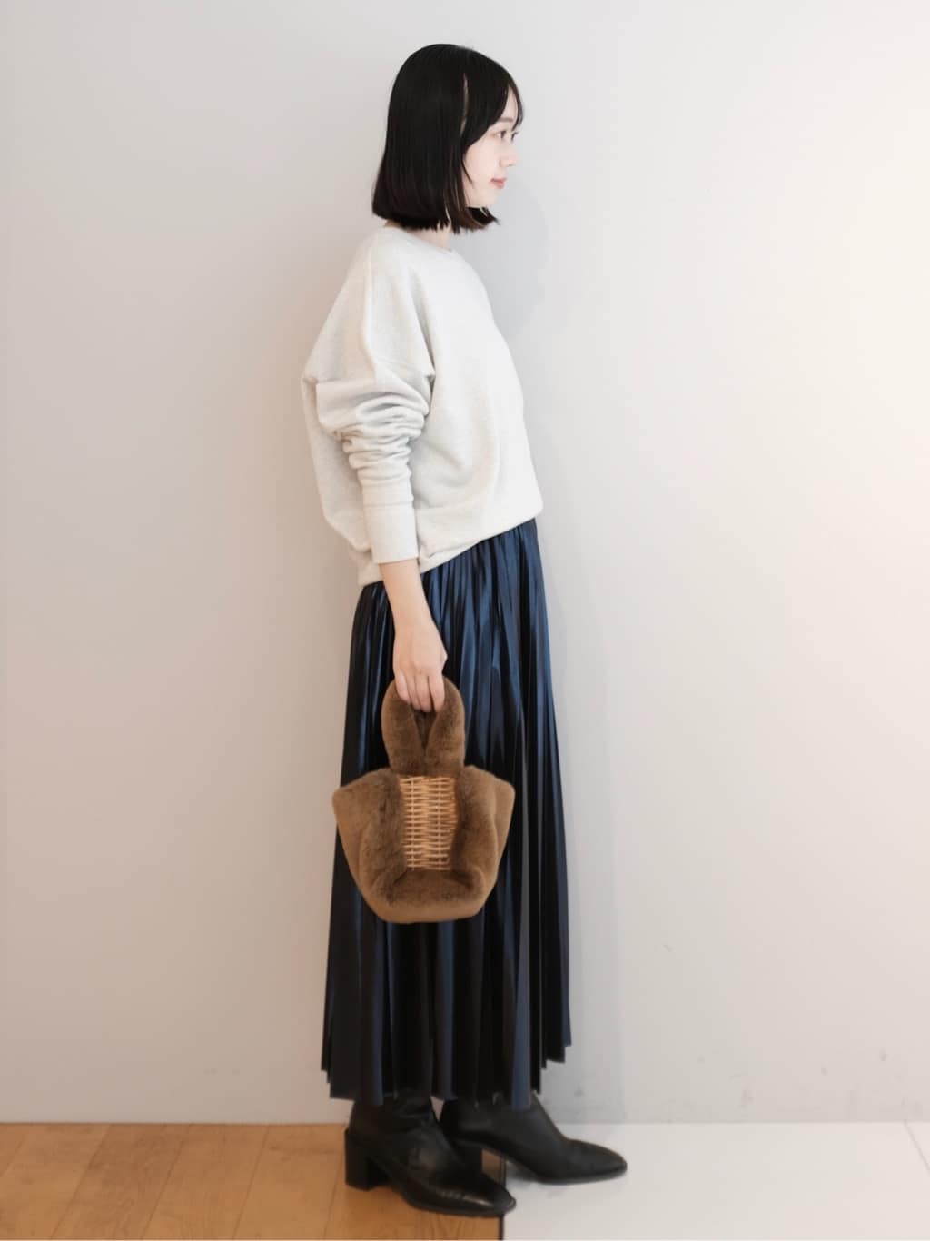 Kishimotoさんの「DRESSTERIOR｜◆【洗える/ストレッチ性/オンオフ】箔プリントプリーツスカート」を使ったコーディネート