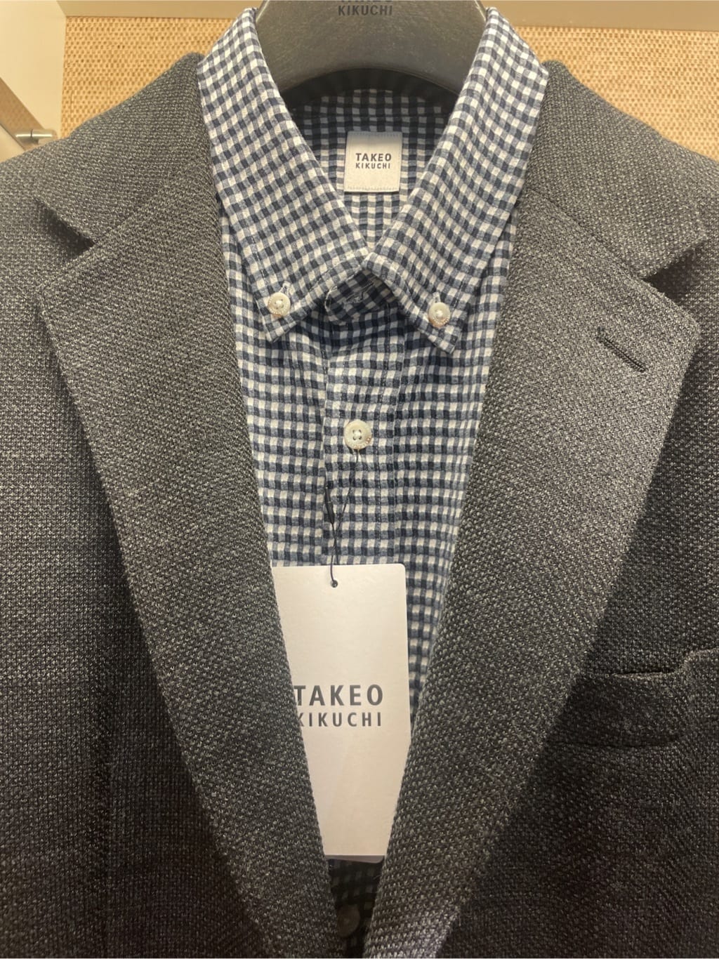 MAKOTO AIさんの「TAKEO KIKUCHI｜【抗菌防臭/シーズンレス】シアサッカーギンガムチェック ストレッチシャツ」を使ったコーディネート