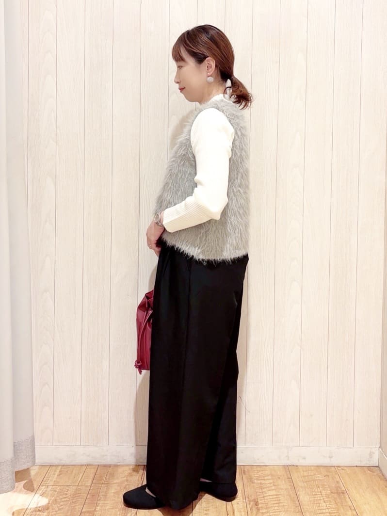 あいこさんの「SHOO･LA･RUE｜【洗濯機可/S-LL】すっきり上品きれい見え タックワイドパンツ」を使ったコーディネート