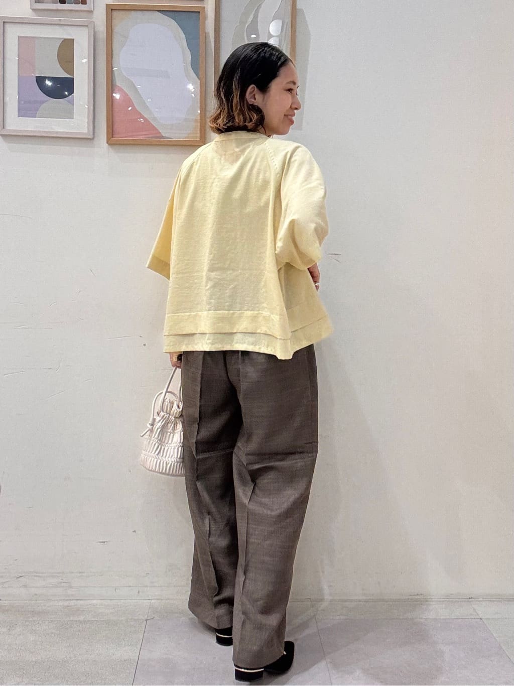 たけぴさんの「SHOO･LA･RUE｜【洗濯後しわになりにくい/UV/吸水速乾】大人きれいな バンドカラーシャツ」を使ったコーディネート
