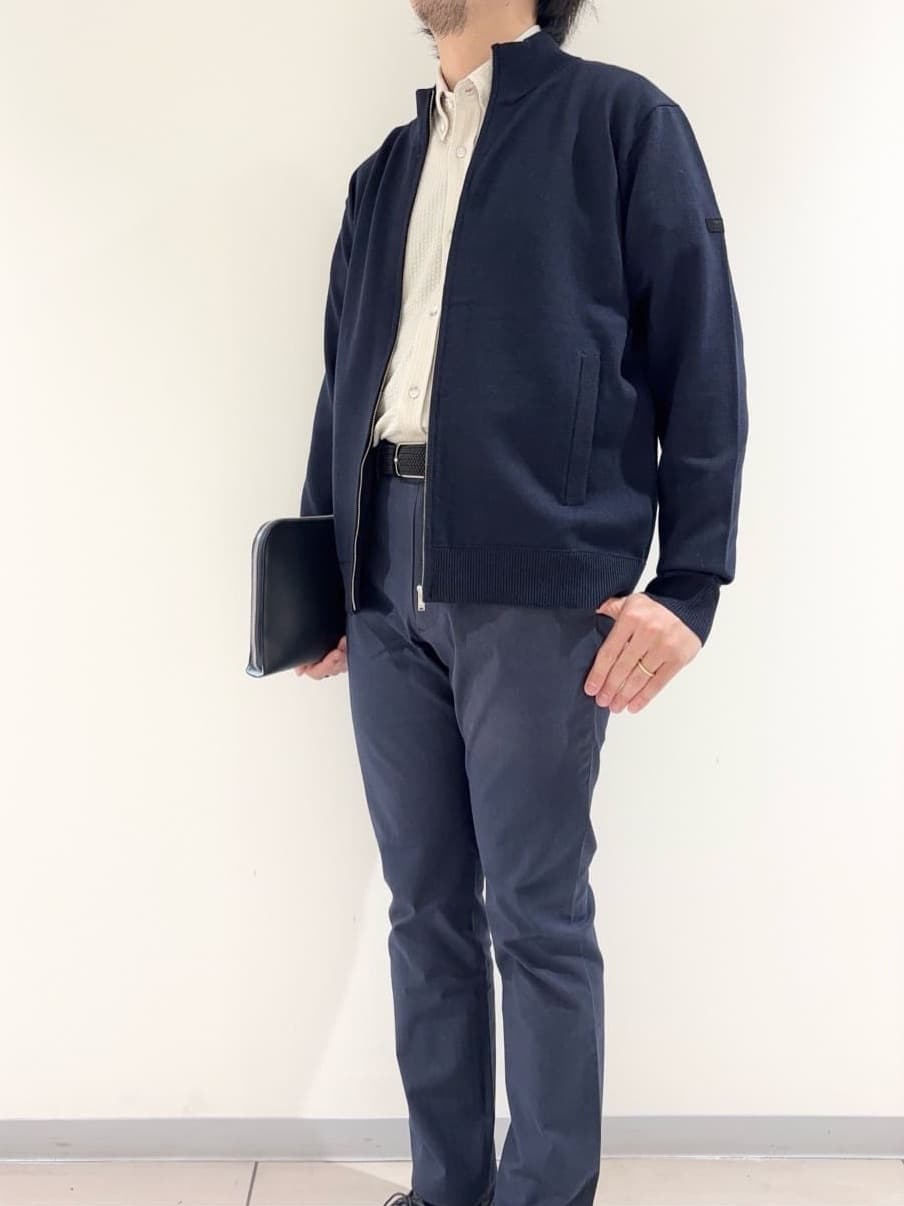 及川さんの「TAKEO KIKUCHI｜アンチピリング ジップアップ ニット」を使ったコーディネート