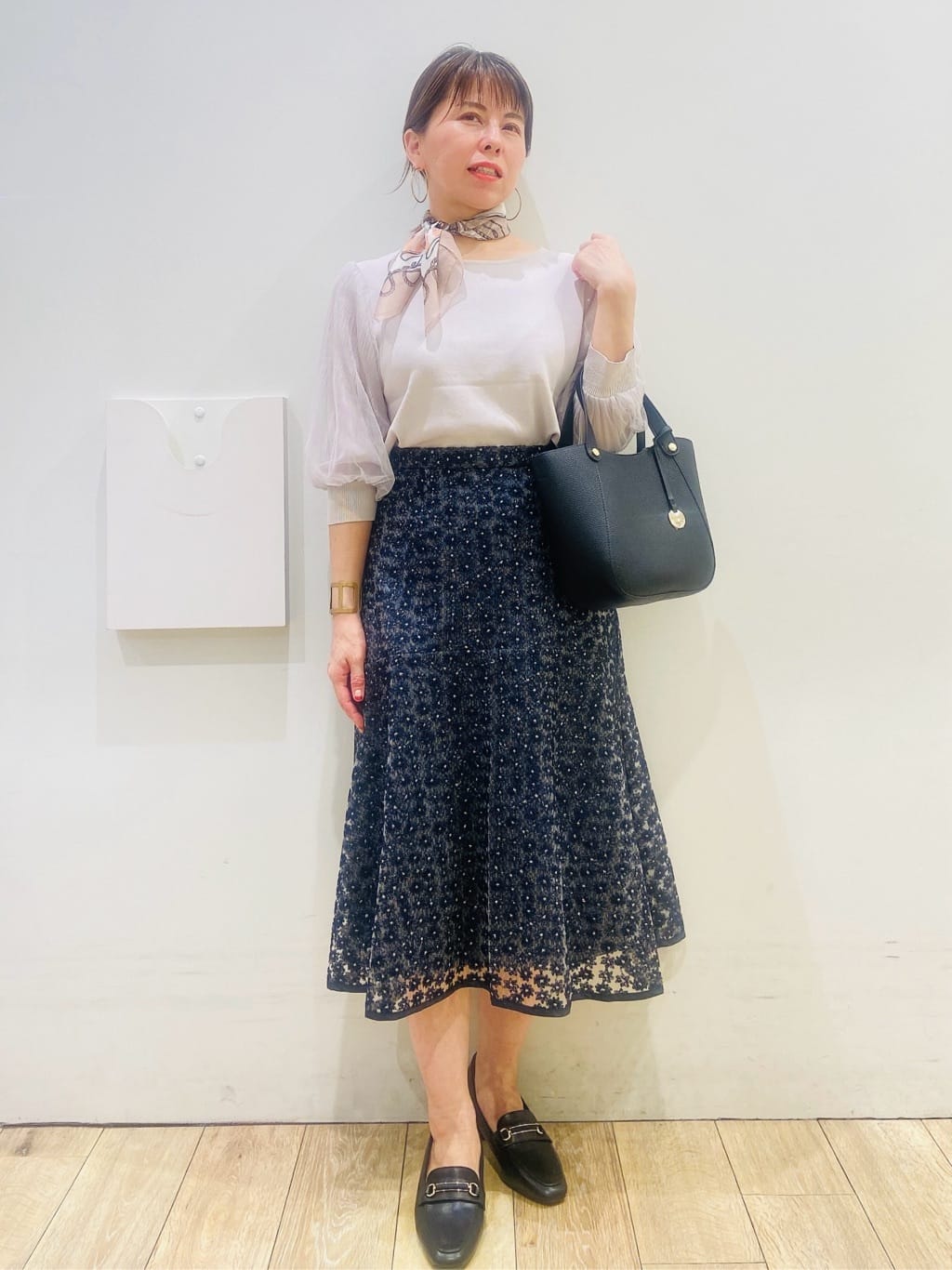 YUKOさんの「index｜小花刺繍チュールマーメイドスカート【洗濯機OK／抗ピル】」を使ったコーディネート