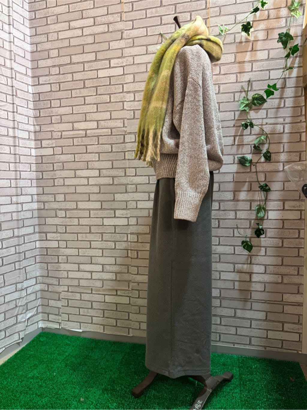 シバクキさんの「SHOO･LA･RUE｜【着丈選べる/きっと虜になる】あったかもちもち ワイドパンツ」を使ったコーディネート