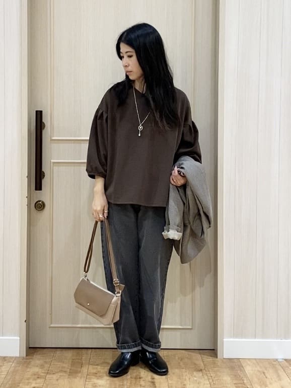ERIさんの「SHOO･LA･RUE｜【S-LL】程よくゆったりな 柔らかデニムテーパードパンツ」を使ったコーディネート