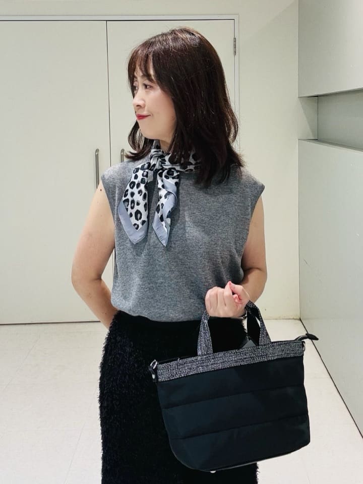 makiさんの「UNTITLED｜【アンサンブル可/洗える】シアーノースリーブ プルオーバー」を使ったコーディネート