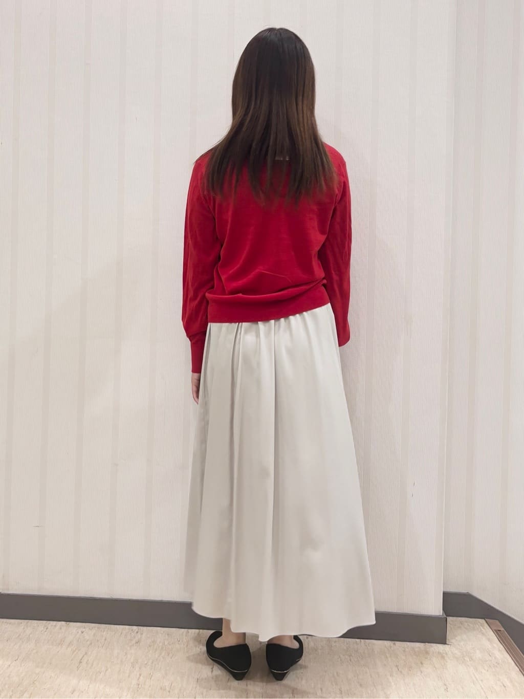ちひさんの「INDIVI｜レザー調ギャザースカート」を使ったコーディネート