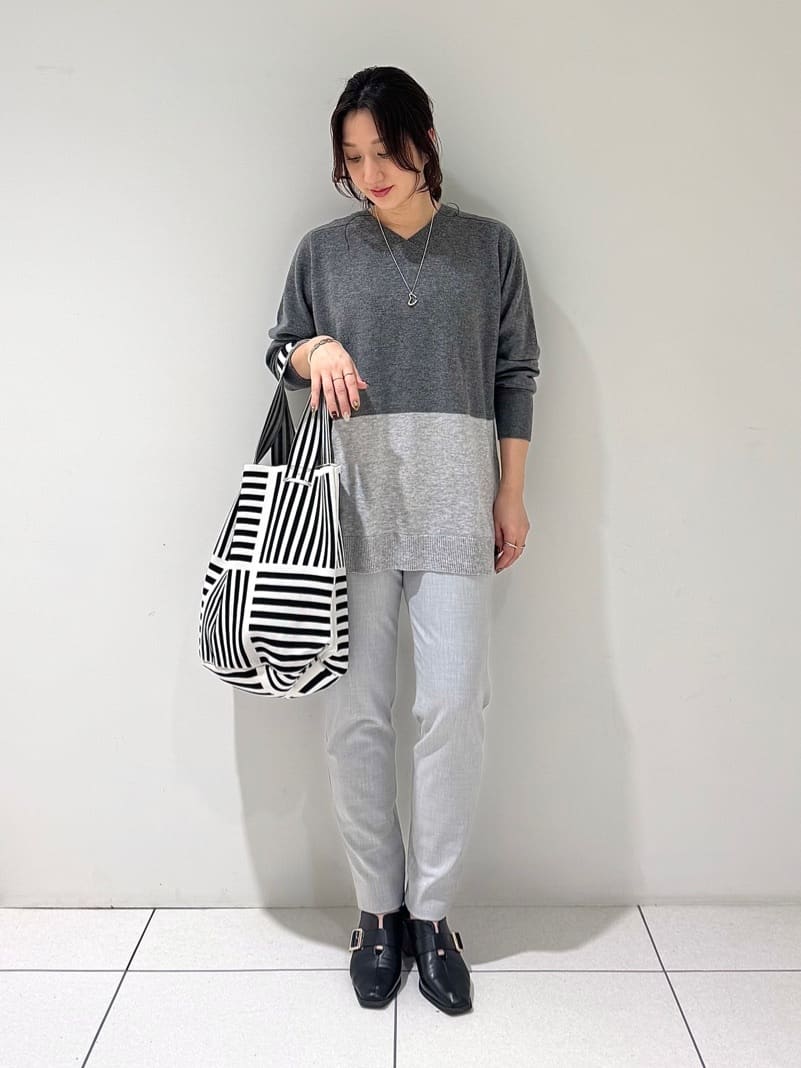 そんさんの「INDIVI｜【洗える／チュニック丈／カシミヤ混】スリットデザインVネックニット」を使ったコーディネート