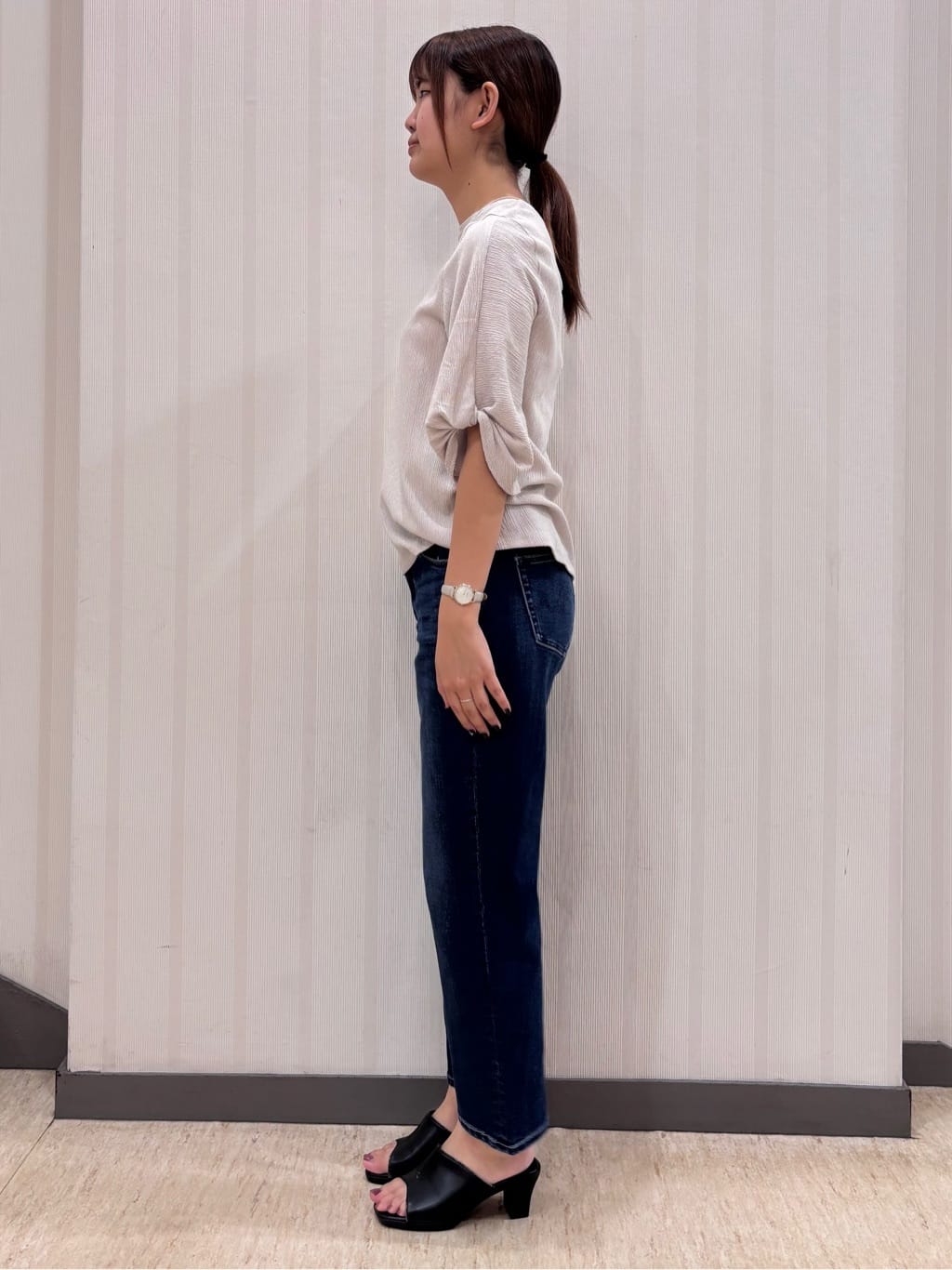 ちひさんの「INDIVI｜【UVケア／吸汗速乾】凹凸素材ねじり袖トップス」を使ったコーディネート