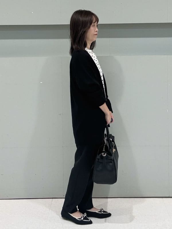makiさんの「UNTITLED｜【セットアップ可/リラクシー/通勤】スクエアジオメ柄ブラウス」を使ったコーディネート
