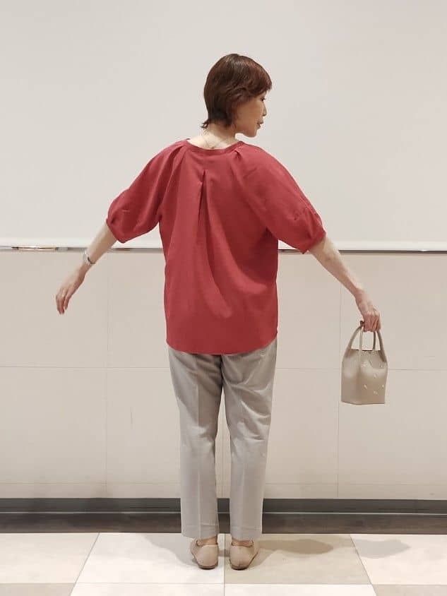 ミユさんの「SHOO･LA･RUE｜【S-LL/洗濯後しわになりにくい】ランタンスリーブで女性らしく 5分袖スキッパーブラウス」を使ったコーディネート