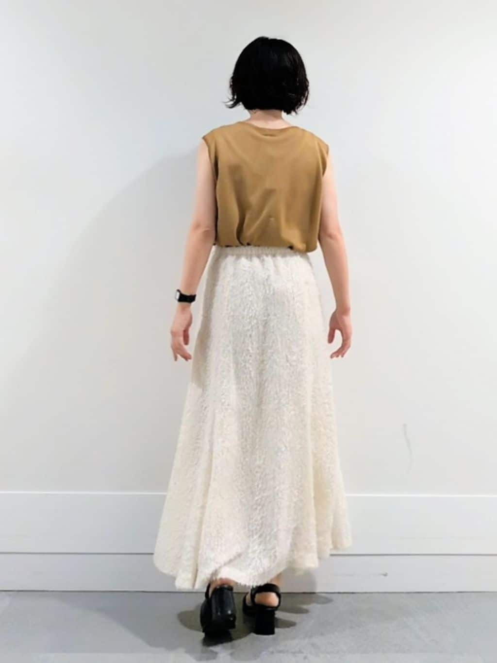 ミズタさんの「UNTITLED｜【アンサンブル可/洗える】シアーノースリーブ プルオーバー」を使ったコーディネート