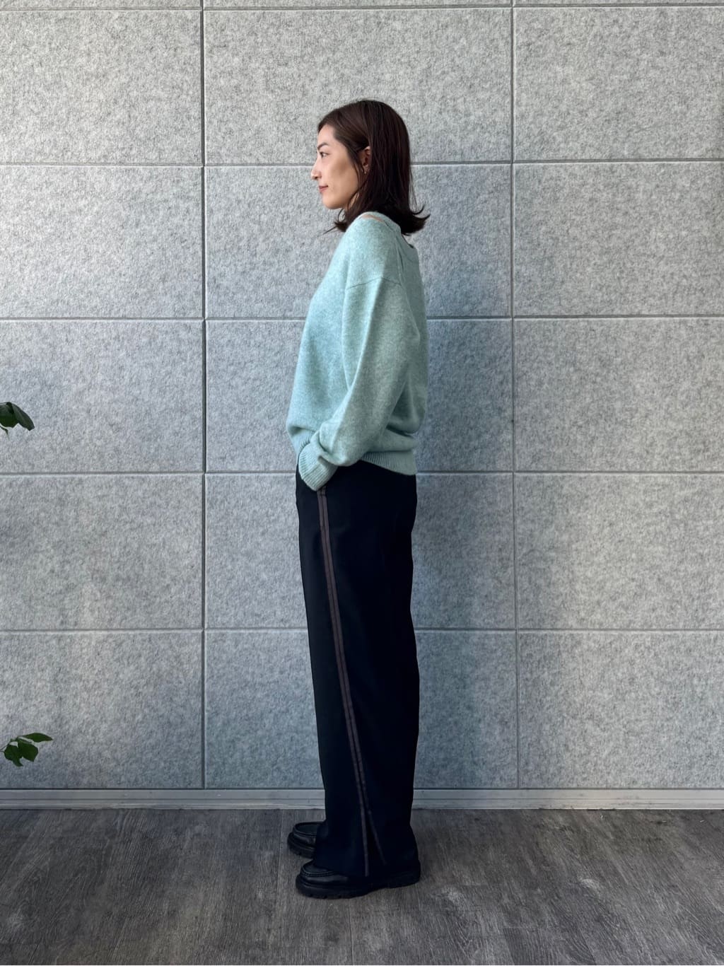uchi__yamaさんの「CODE A｜line zip trousers」を使ったコーディネート