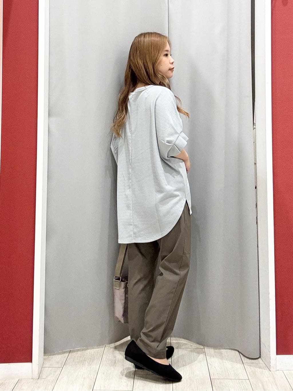 shioさんの「SHOO･LA･RUE｜【洗える】お袖のタックがアクセント インせず着られる さらさらドルマントップス」を使ったコーディネート