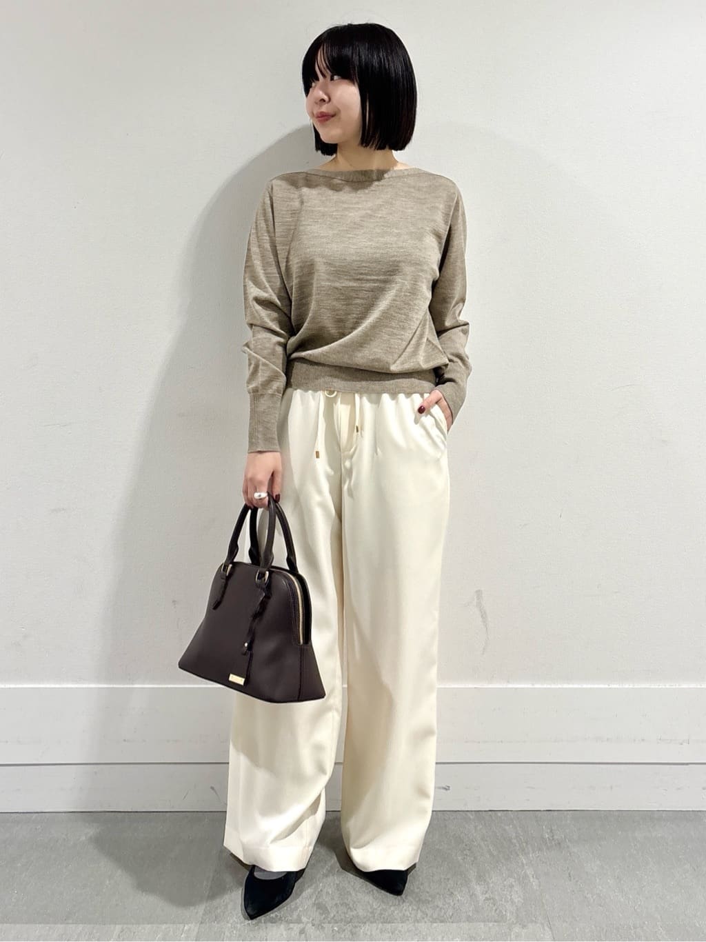 モエカさんの「UNTITLED｜【アンサンブル可/洗える】シルクウールカシミヤ ドルマンスリーブニット」を使ったコーディネート