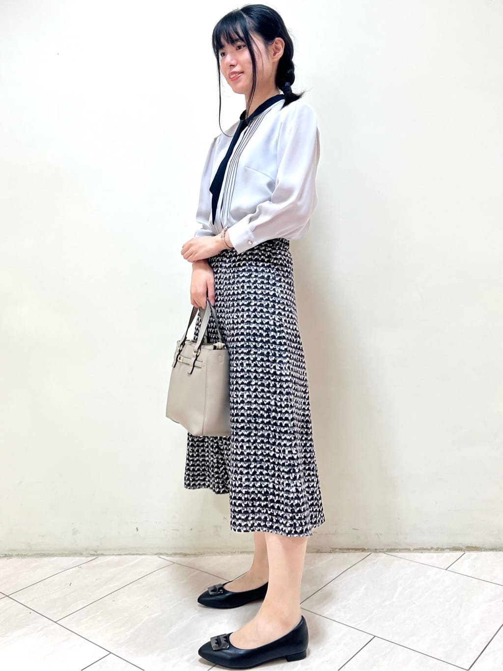 yanaさんの「Reflect｜【配色ボウタイ付き】八分袖ジョーゼットブラウス」を使ったコーディネート