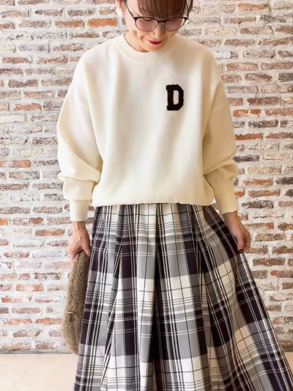 Yasucoさんの「Dessin｜【洗える】Dサガラ刺繍ワッペン付きニット」を使ったコーディネート