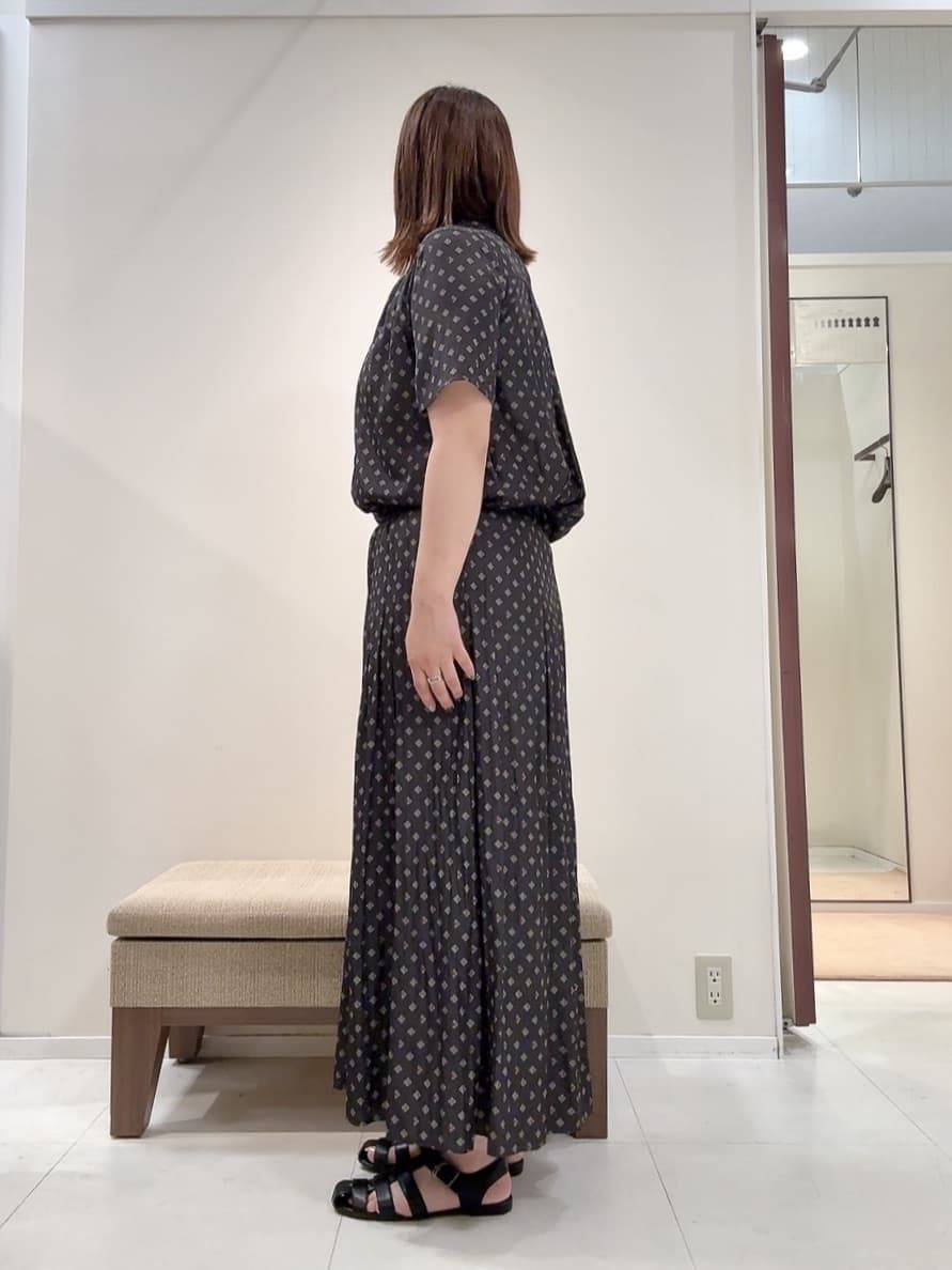 YUIさんの「UNTITLED｜【セットアップ可/リラクシー/通勤】スクエアジオメ柄ブラウス」を使ったコーディネート