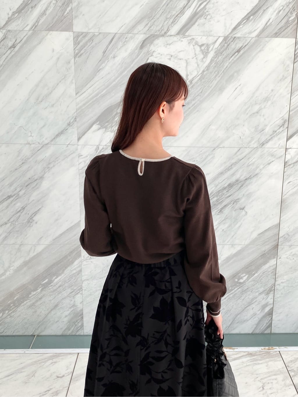 みさかさんの「index｜バイカラーパフスリーブニット【洗濯機OK】」を使ったコーディネート