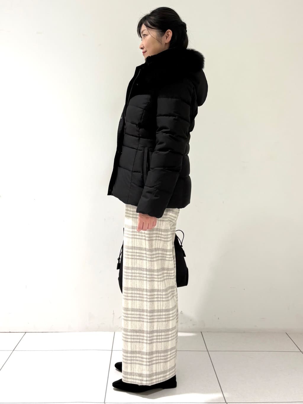 momokoさんの「INDIVI｜【名品／撥水／抗菌防臭】ショート丈リサイクルダウンコート」を使ったコーディネート