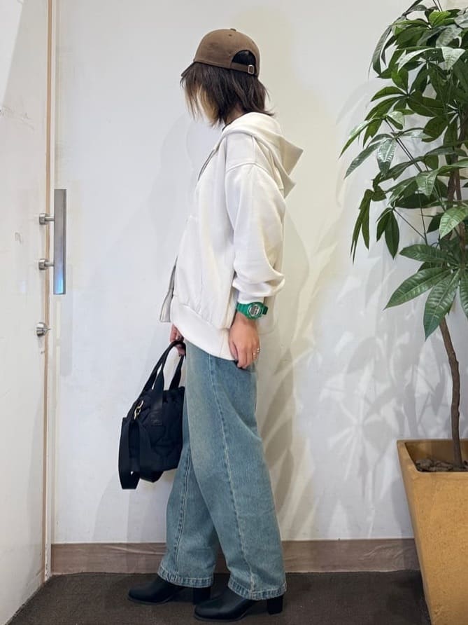 misakiさんの「SHOO･LA･RUE｜グラフィックアソート ベーシックロンT」を使ったコーディネート