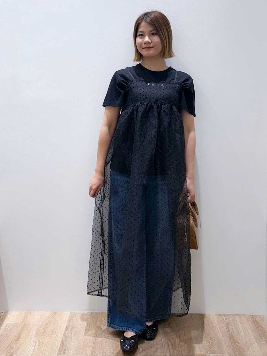 suzukaさんの「OPAQUE.CLIP｜メタリック刺繍ロゴTシャツ【接触冷感／洗濯機洗い可】」を使ったコーディネート