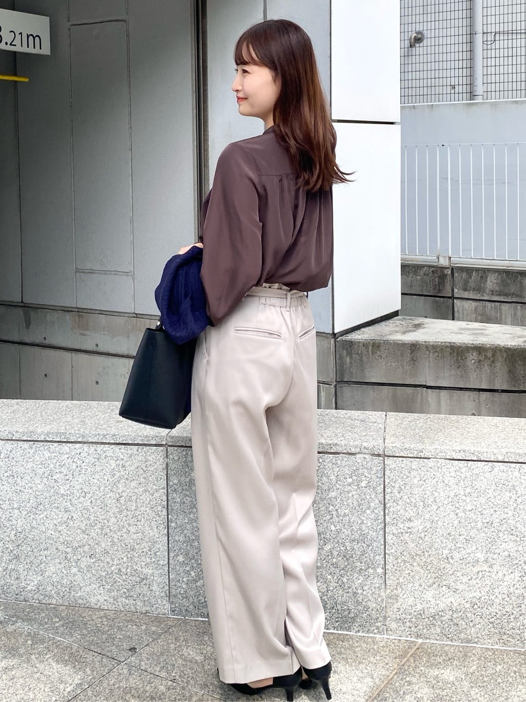 みさかさんの「index｜サテンバンドカラーブラウス【洗濯機OK／イージーアイロン】」を使ったコーディネート