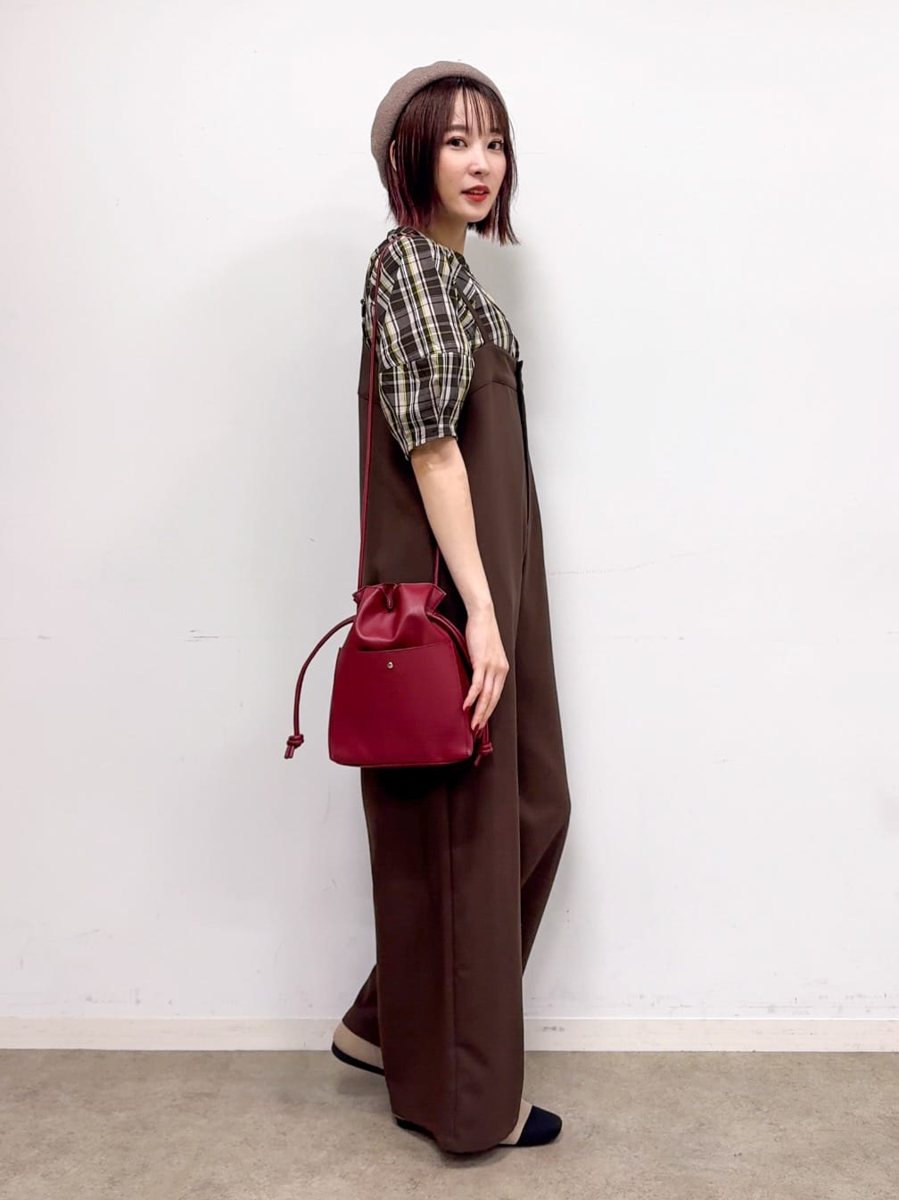 𝐜𝐡𝐢𝐤𝐚さんの「SHOO･LA･RUE｜【S-LL/洗濯後しわになりにくい】ランタンスリーブで女性らしく 5分袖スキッパーブラウス」を使ったコーディネート