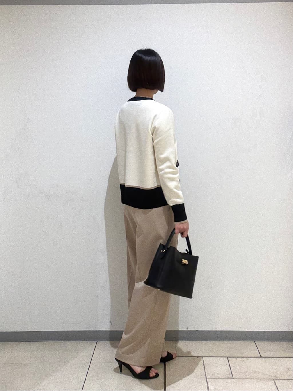 Itoさんの「UNTITLED｜【洗える/はっ水/後ろウエストゴム】ストレッチ2タックワイドパンツ」を使ったコーディネート