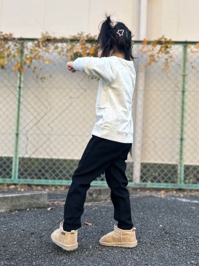 ga_riさんの「THE SHOP TK｜【110－160/3柄&times;2色】ミニ裏毛ロゴプルオーバー」を使ったコーディネート