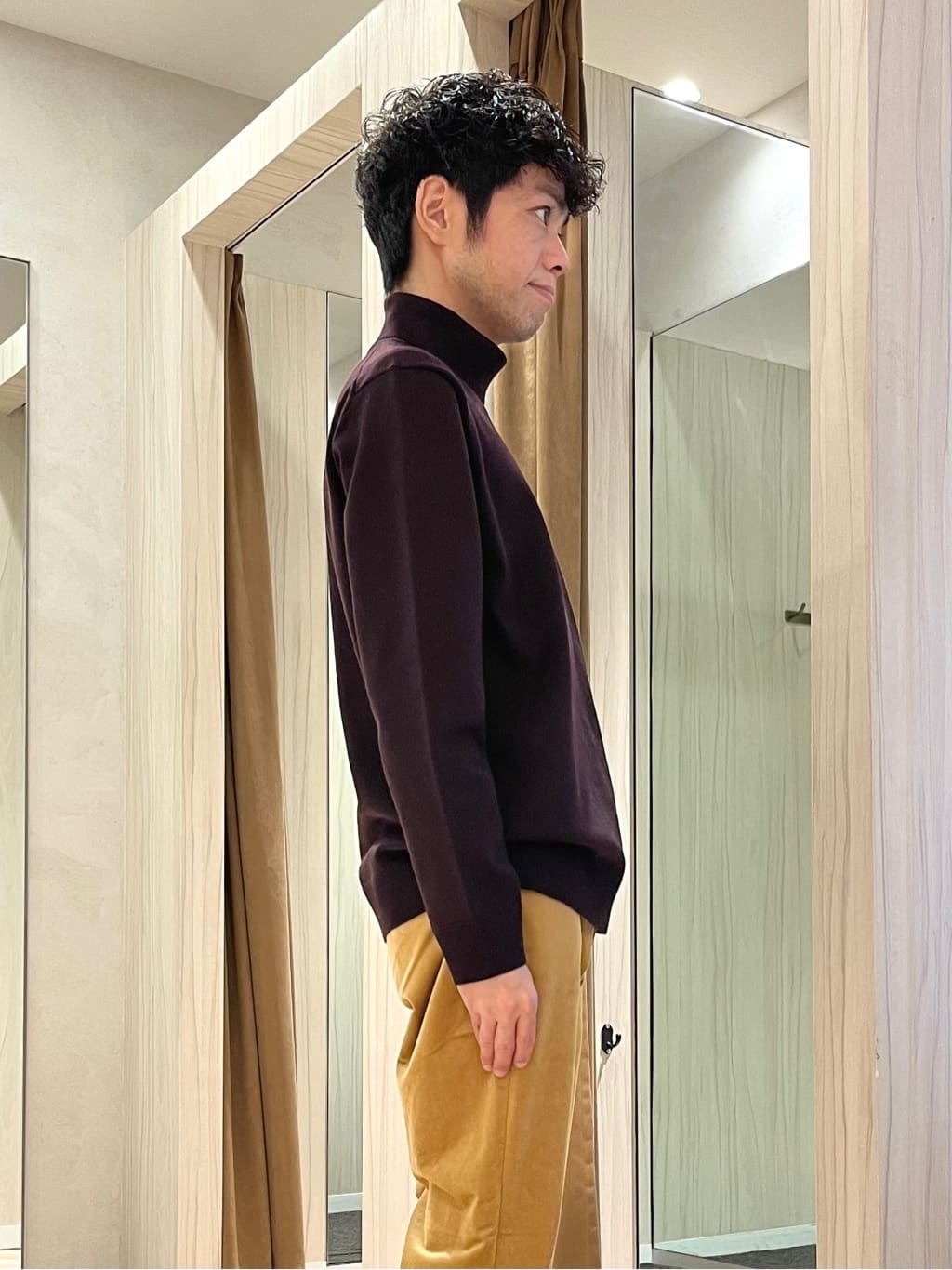 URAさんの「TAKEO KIKUCHI｜アンチピリング タートルネック ニット」を使ったコーディネート
