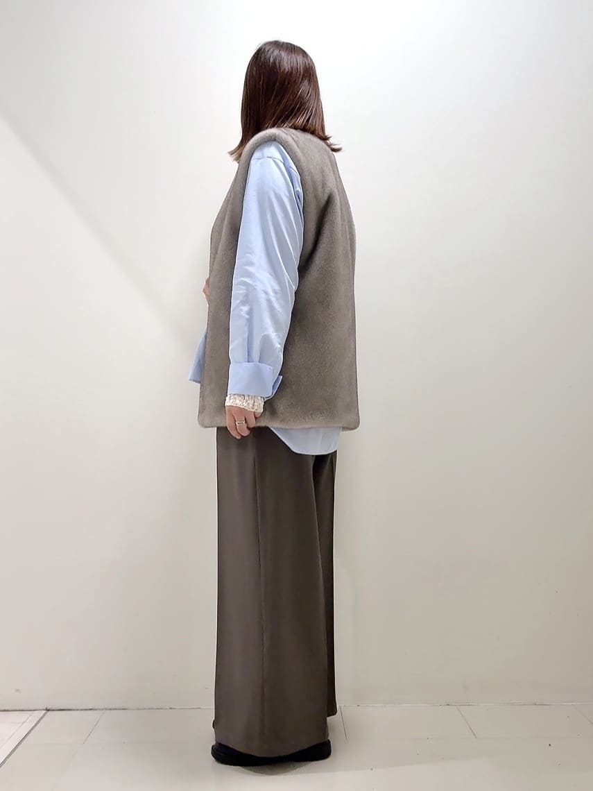 YUIさんの「UNTITLED｜【トレンド/ジレ】フェイクファーベスト」を使ったコーディネート