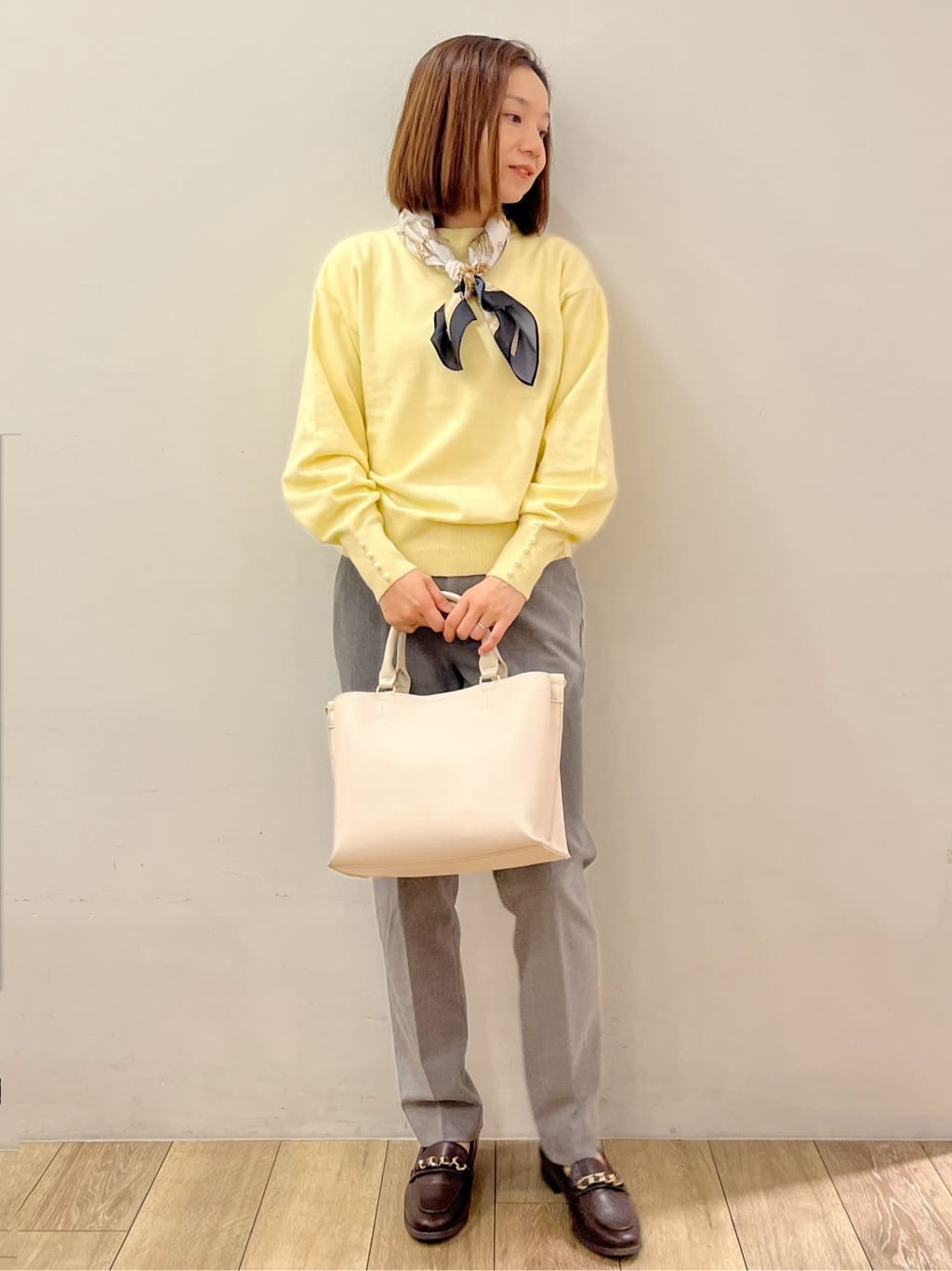 kcさんの「OPAQUE.CLIP｜ふんわりボトルネックパフスリーブニット【洗濯機OK】」を使ったコーディネート