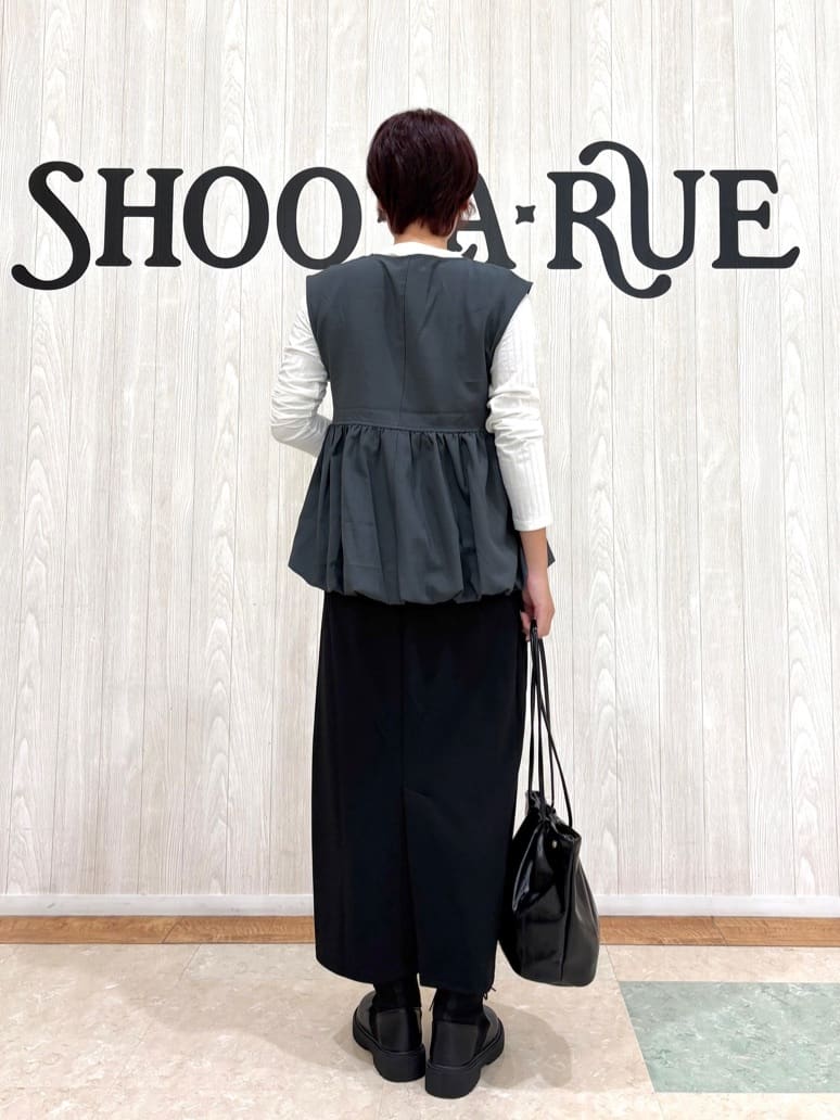 ねぎまさんの「SHOO･LA･RUE｜【洗濯後しわになりにくい】ポケット付き ナロースカート」を使ったコーディネート