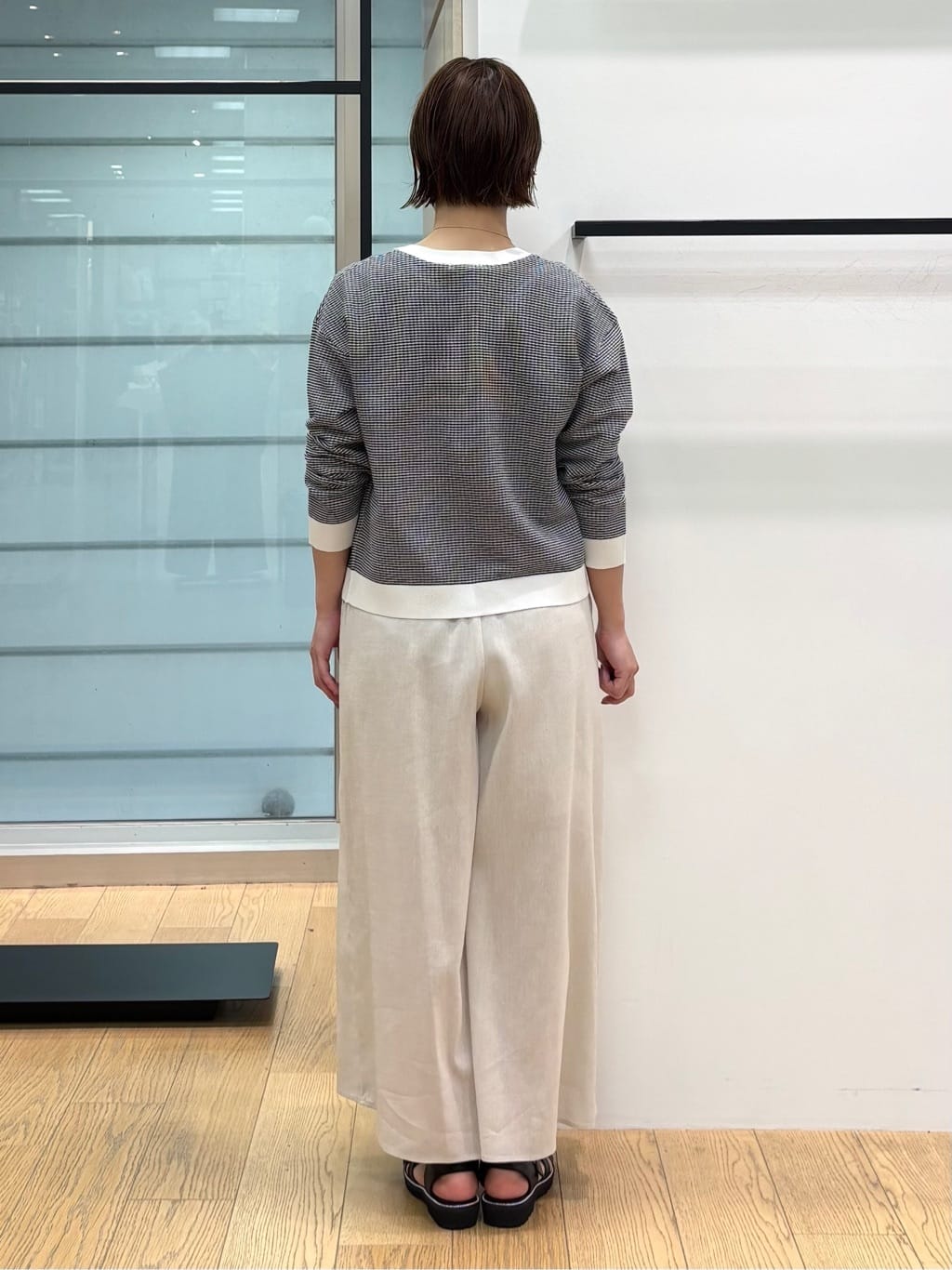 asamiさんの「INDIVI｜【洗える／清涼感◎】ワイドフレアパンツ／スカーチョ」を使ったコーディネート