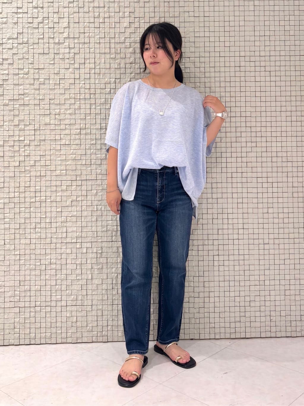 MEGUMIさんの「INDIVI｜【洗える／二の腕カバー】バイカラーラメニット」を使ったコーディネート