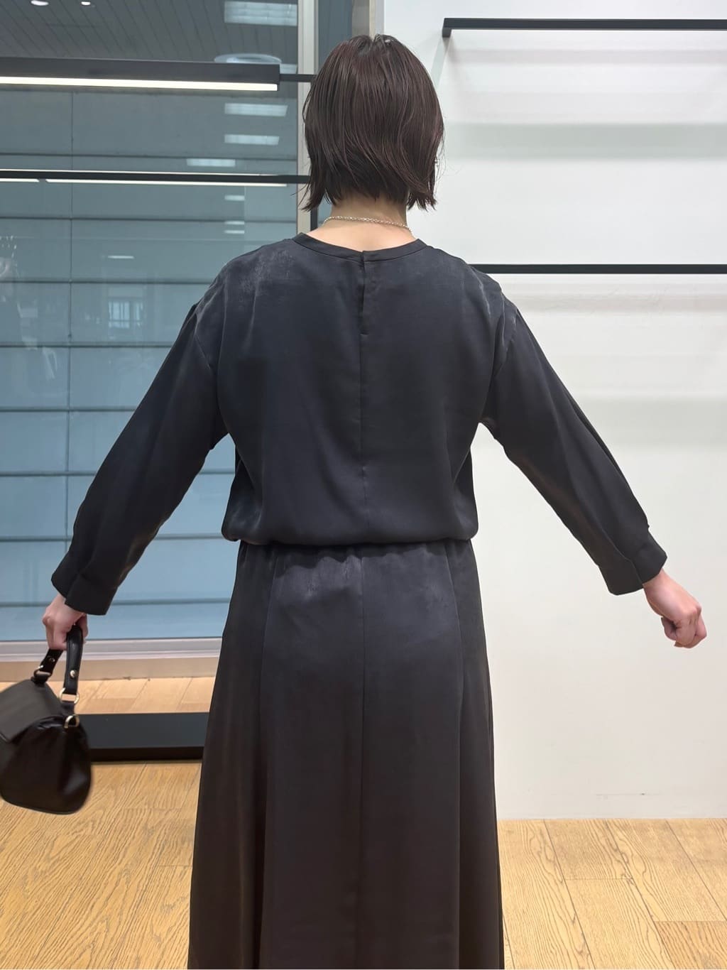 asamiさんの「INDIVI｜【セットアップ可能】スエード調サテンブラウス」を使ったコーディネート