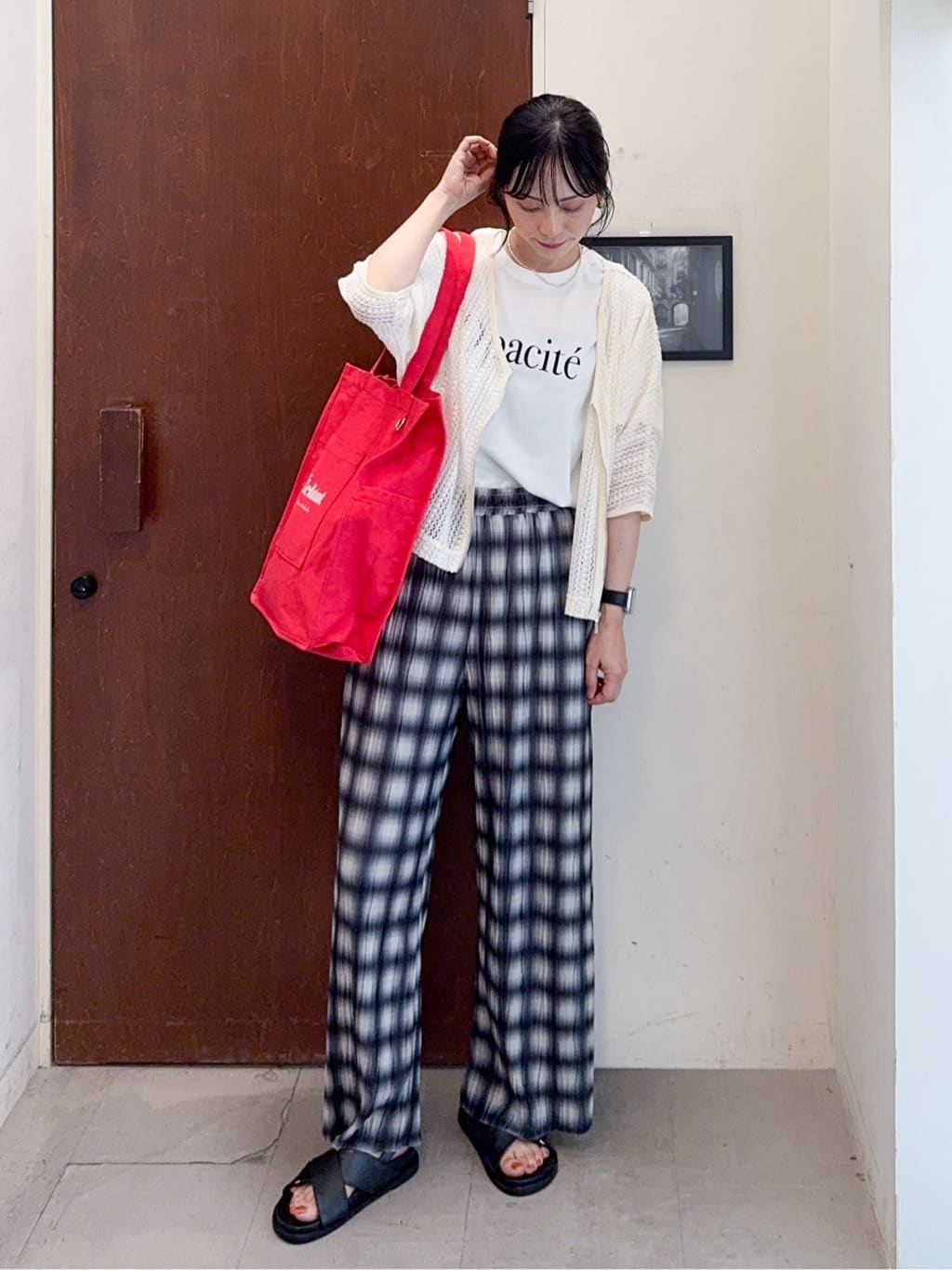 𝐇𝐢𝐫𝐨𝐦𝐢さんの「SHOO･LA･RUE｜【洗える/S-LL】季節の変わり目に 透かし柄が涼やか ジップブルゾン」を使ったコーディネート