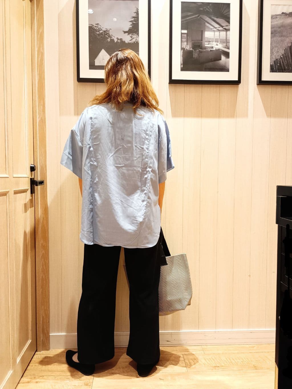 S☆mama さんの「SHOO･LA･RUE｜【洗える/S-LL】大きめのフリルが印象的 デザインブラウス」を使ったコーディネート