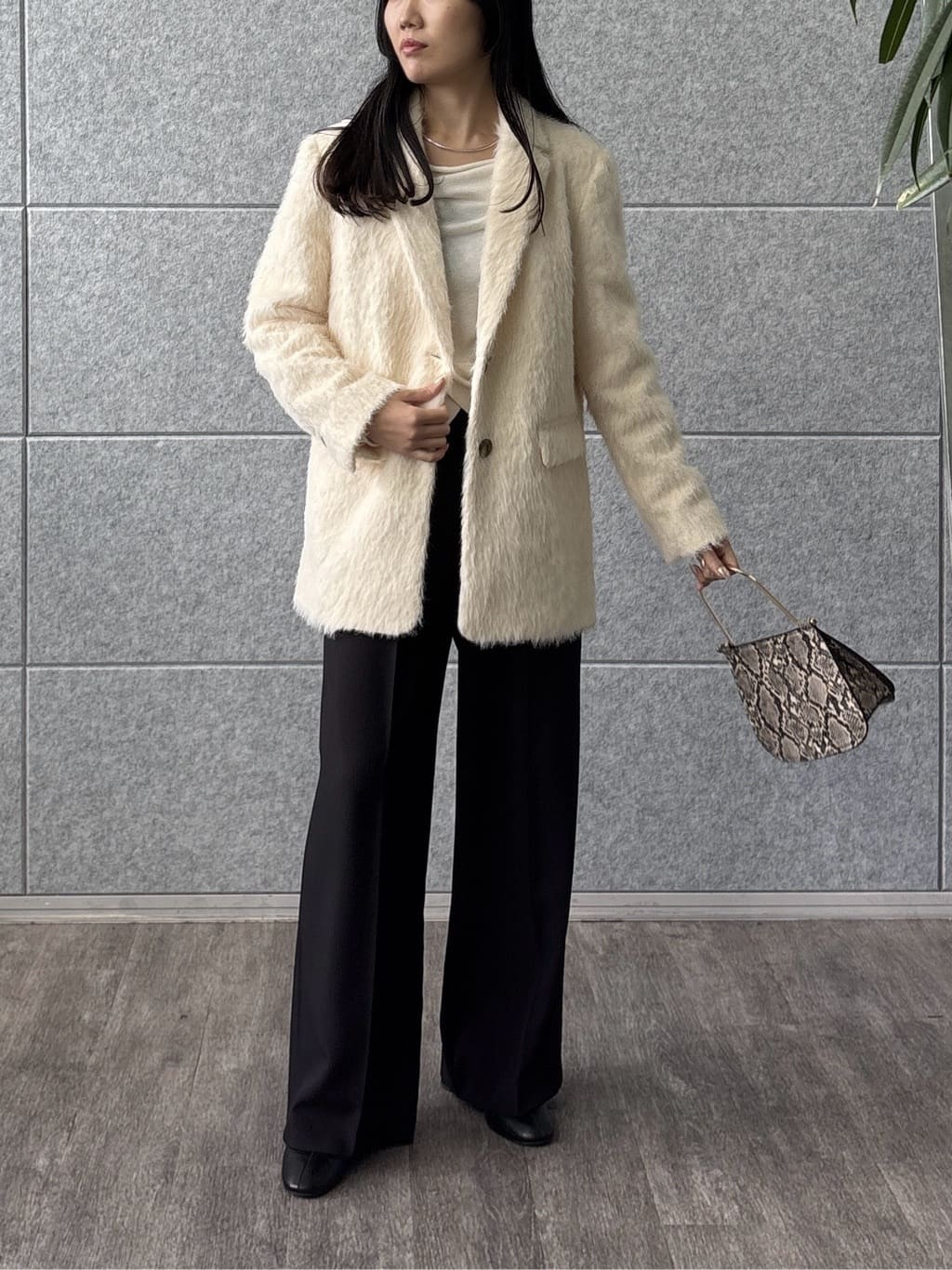 rinaさんの「INDIVI｜2Wayドレープスリットニット」を使ったコーディネート