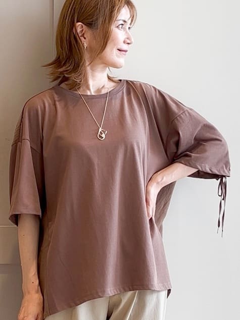 yamakoさんの「grove｜後ろ姿で魅せる　バックドロストシャーリングTシャツ」を使ったコーディネート