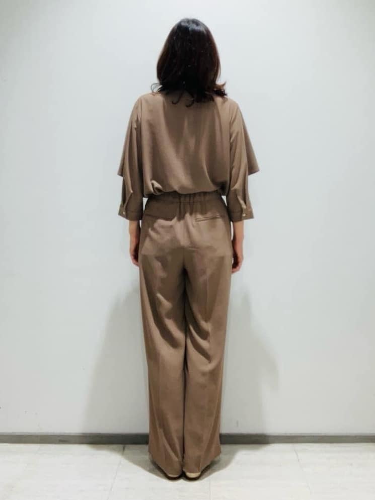 fujiさんの「INDIVI｜【羽織りとしても活躍！】ケープカラーブラウス」を使ったコーディネート
