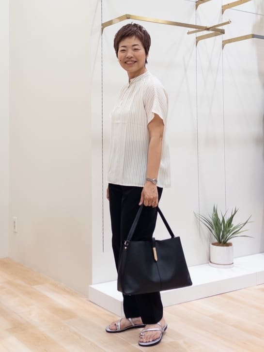 シュウコさんの「grove｜キレイも動きやすさも　美脚見えハイパーストレッチパンツ」を使ったコーディネート