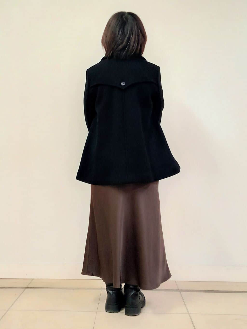 emiさんの「DRESSTERIOR｜ストレッチヴィンテージサテンナロースカート」を使ったコーディネート